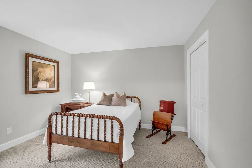 5 Laurel Landing Hudson NH 03051