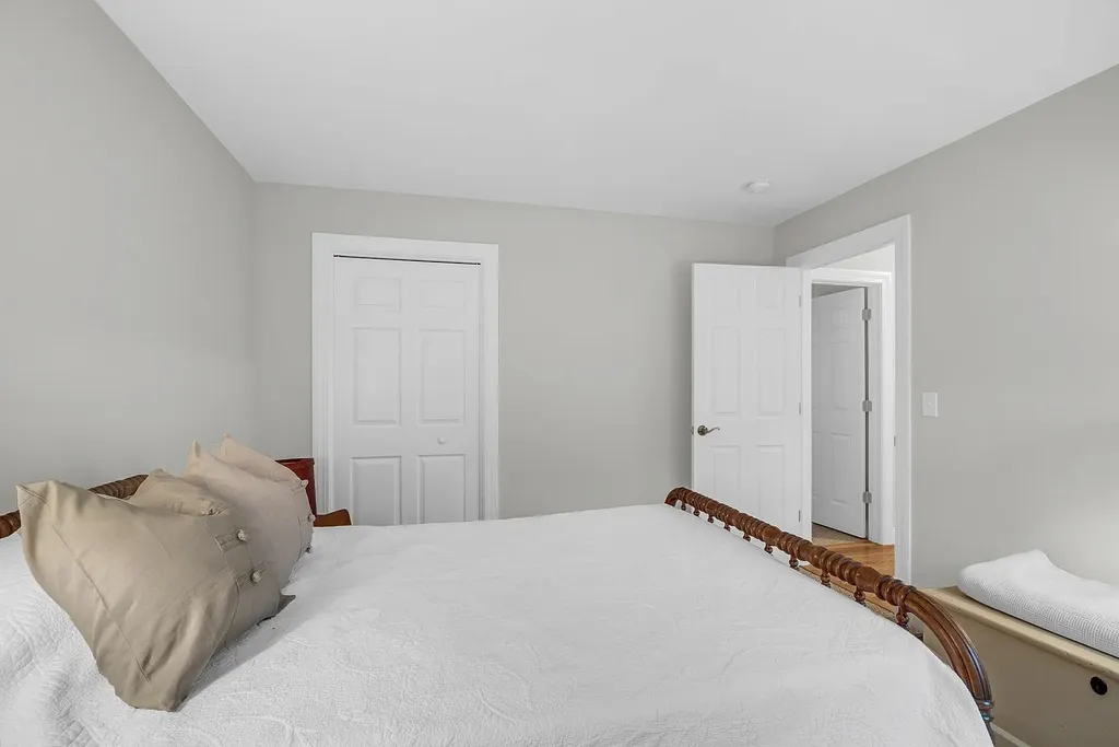 5 Laurel Landing Hudson NH 03051