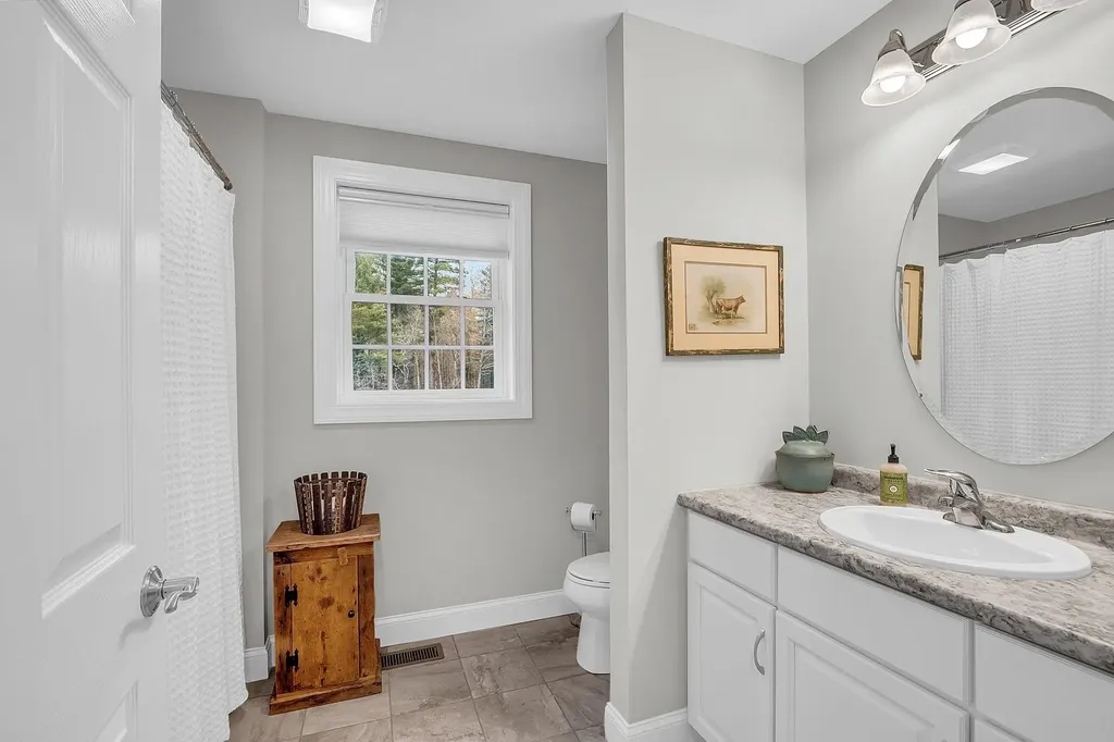 5 Laurel Landing Hudson NH 03051