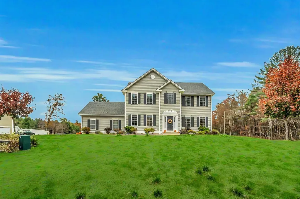 5 Laurel Landing Hudson NH 03051