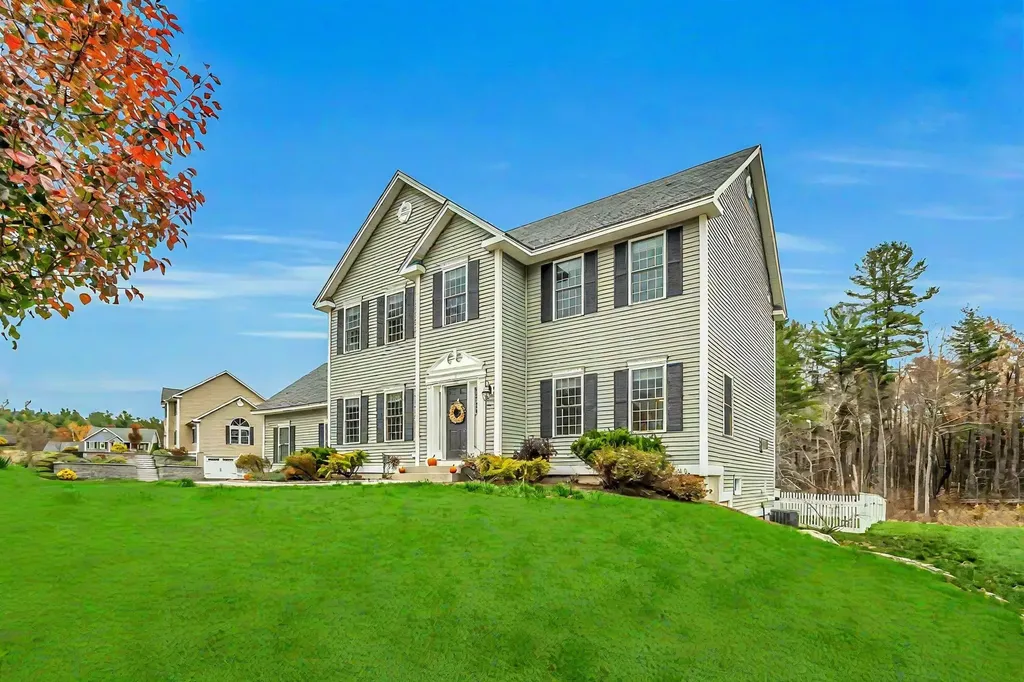 5 Laurel Landing Hudson NH 03051