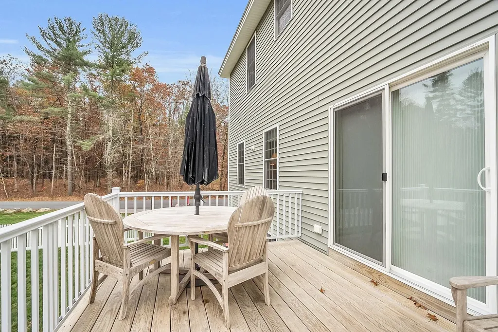 5 Laurel Landing Hudson NH 03051