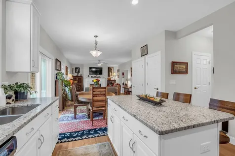 5 Laurel Landing Hudson NH 03051