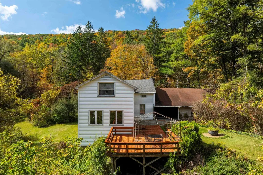 1281 Us Route 7 Pownal VT 05201-9386