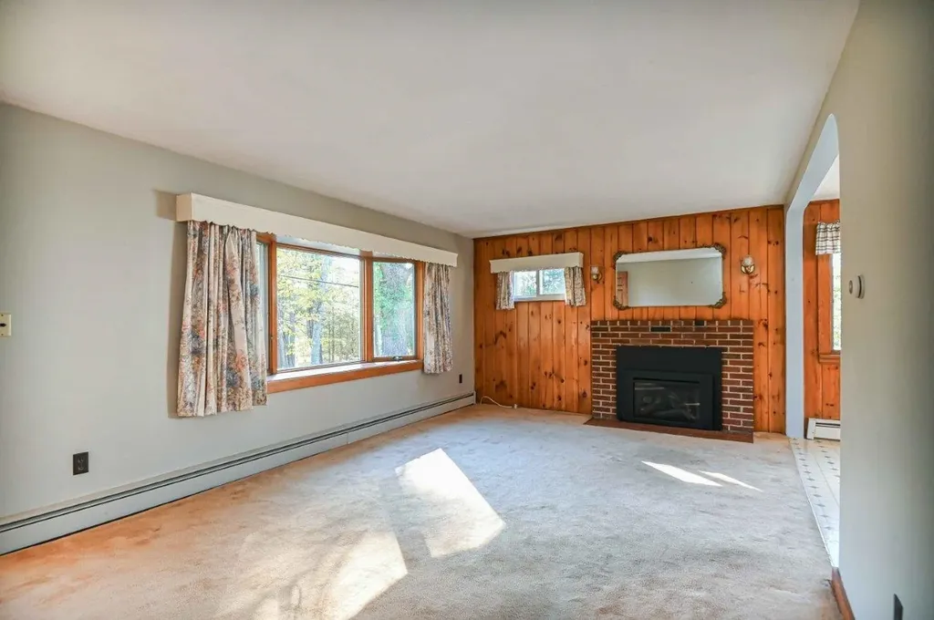 36 Governor Hill Road Eliot ME 03904