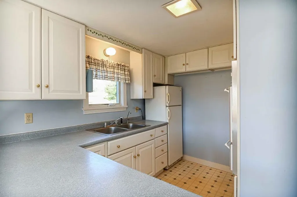 36 Governor Hill Road Eliot ME 03904