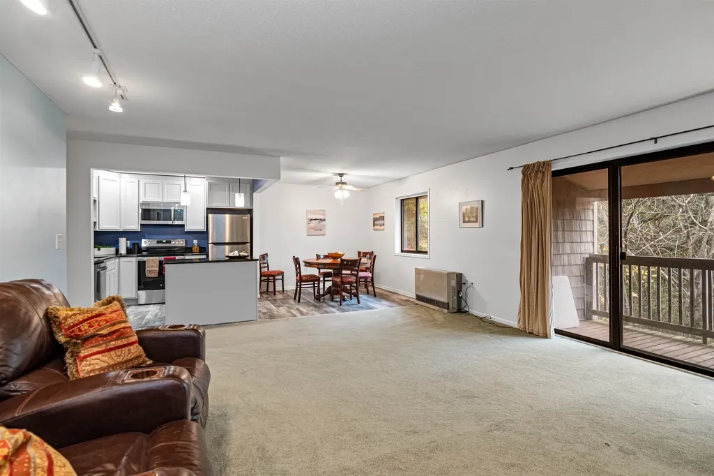 90 Hawthorne Circle South Burlington VT 05403