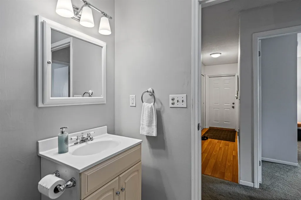 90 Hawthorne Circle South Burlington VT 05403