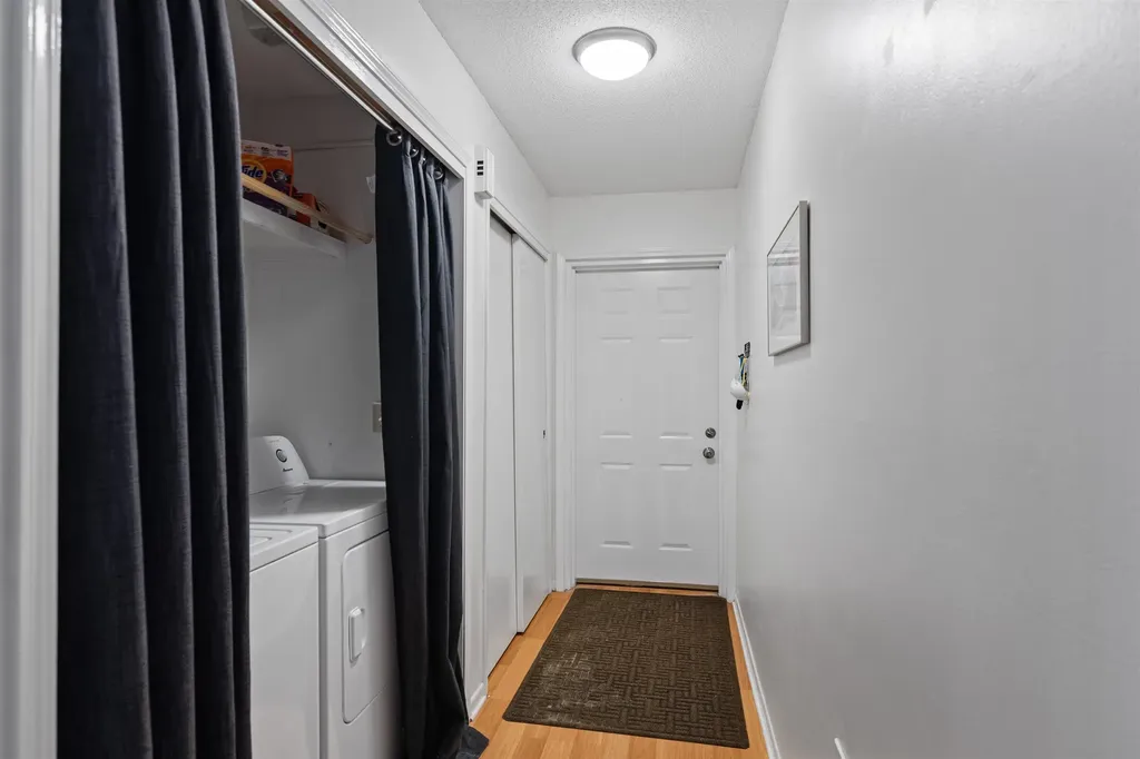 90 Hawthorne Circle South Burlington VT 05403