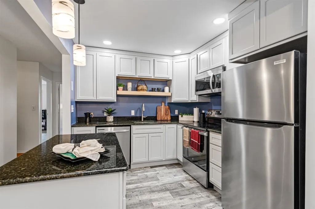 90 Hawthorne Circle South Burlington VT 05403