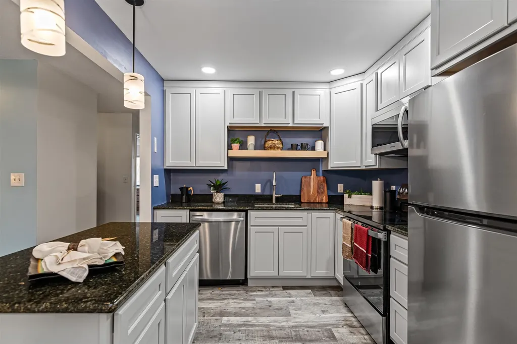 90 Hawthorne Circle South Burlington VT 05403