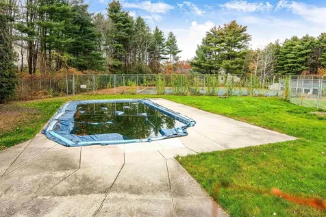 90 Hawthorne Circle South Burlington VT 05403