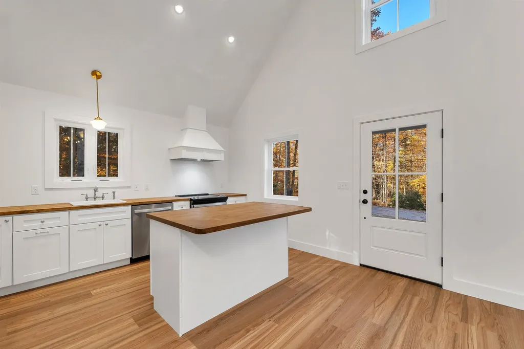 13 Ethan Allen Road Tuftonboro NH 03816