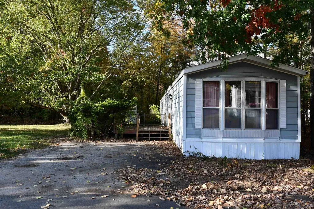 3 Singleleaf Place Londonderry NH 03053
