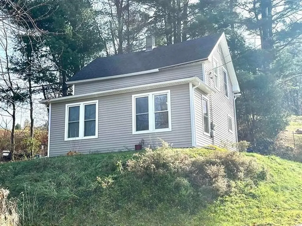 17 Weaver Street Newport City VT 05855