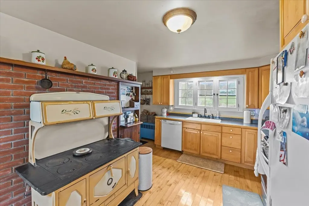 7808 Vt Route 22a Addison VT 05491