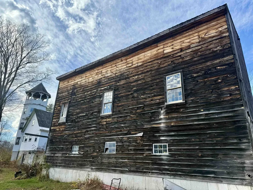 7295 Oak Hill Road Loudon NH 03307