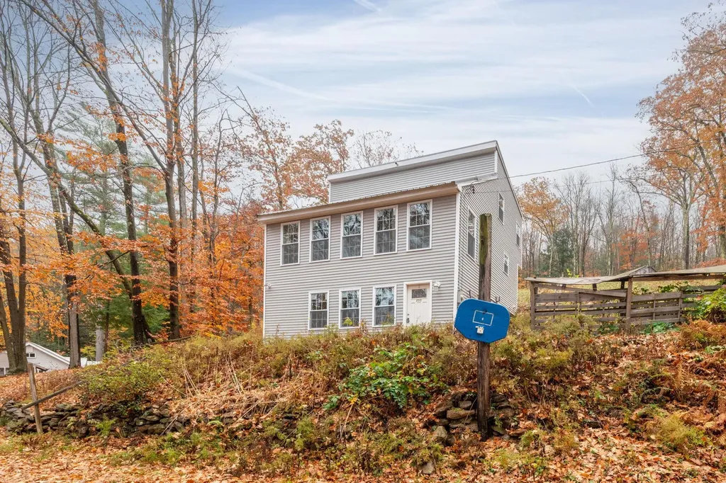 155 E Shore Drive Weare NH 03281