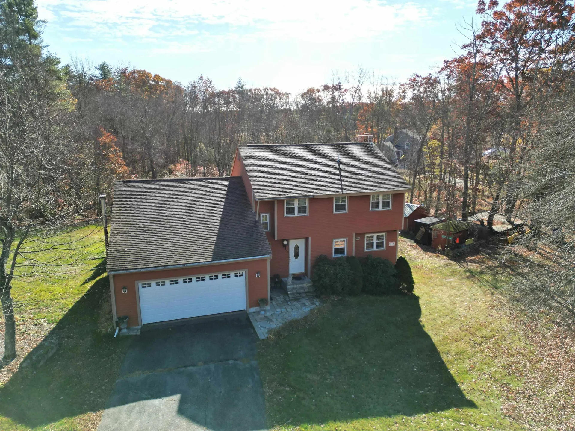 28 Shasta Drive Londonderry NH 03053