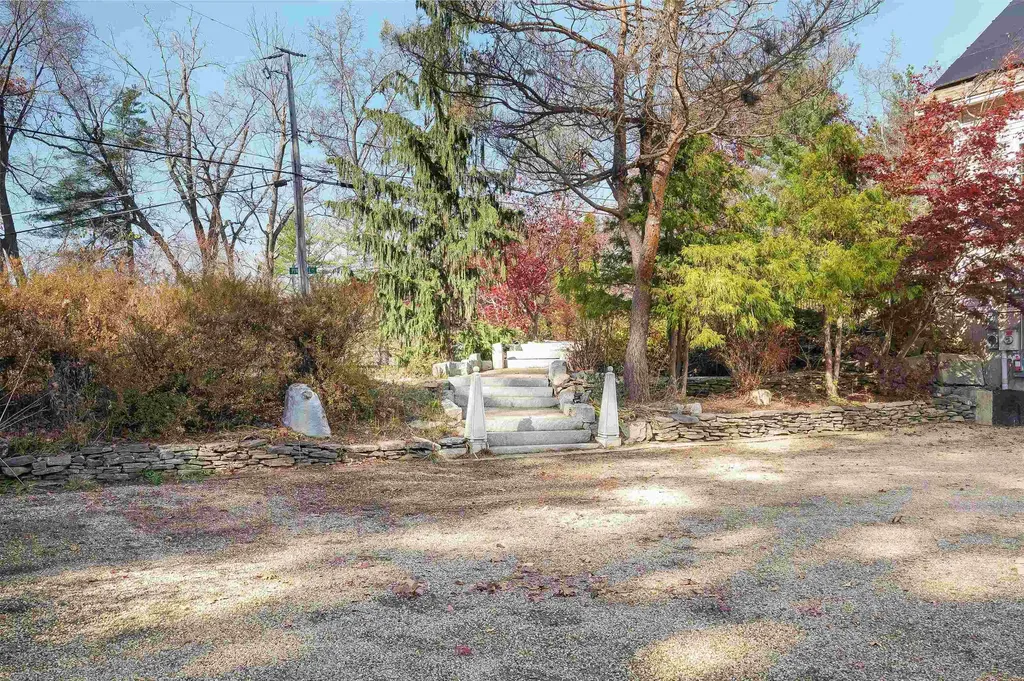 105 Nartoff Road Hollis NH 03049