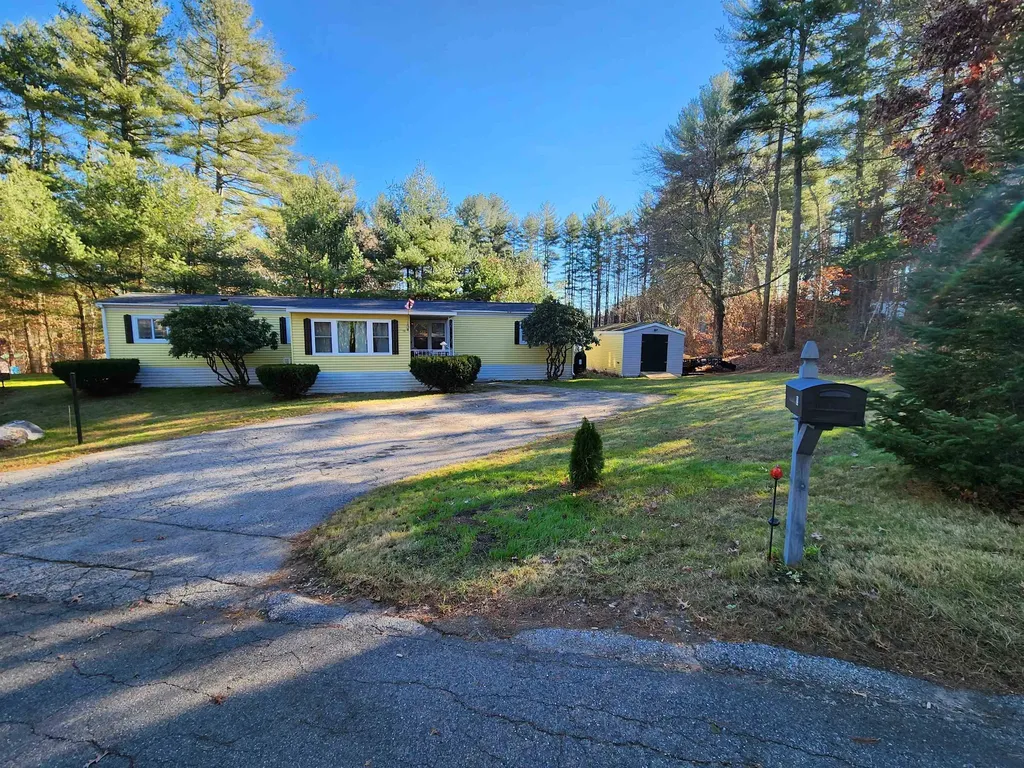 19 Chapparel Drive Londonderry NH 03053