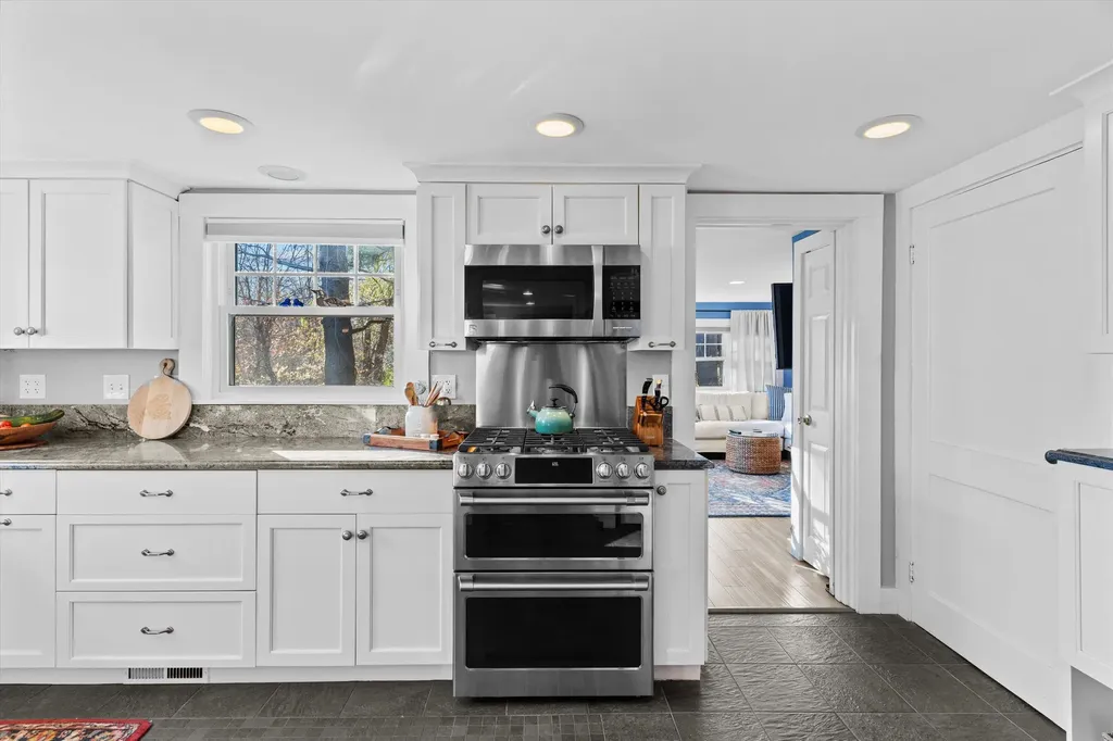 47 Causeway Street Seabrook NH 03874