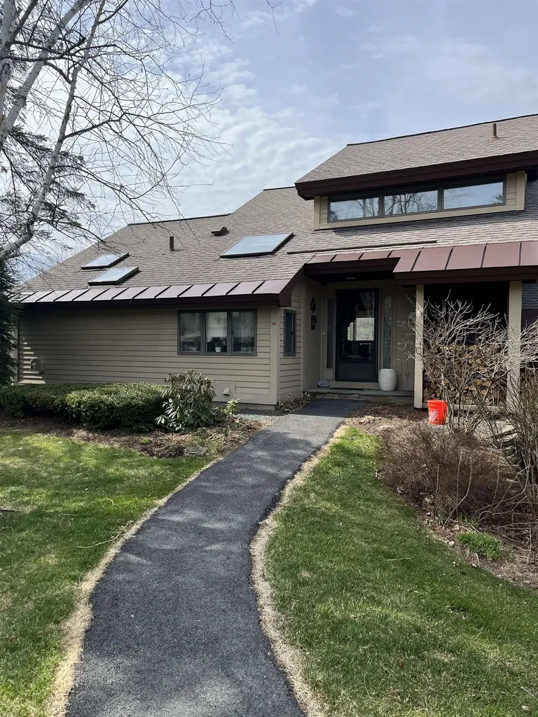 60 Lakeland Drive Hartford VT 05059