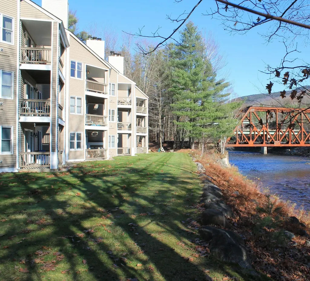 20 Crossing Drive Woodstock NH 03262
