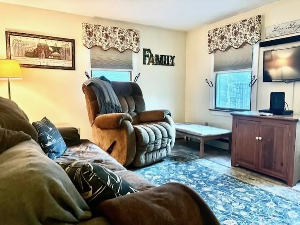 22 Port Wedeln Road Wolfeboro NH 03894