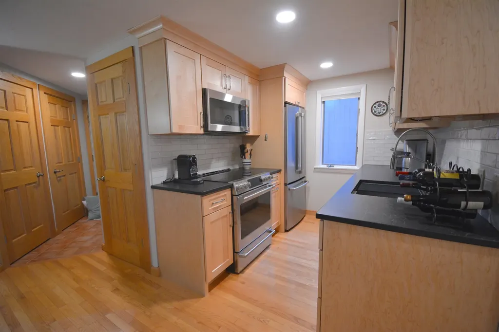 48 Old Beach Circle Grantham NH 03753