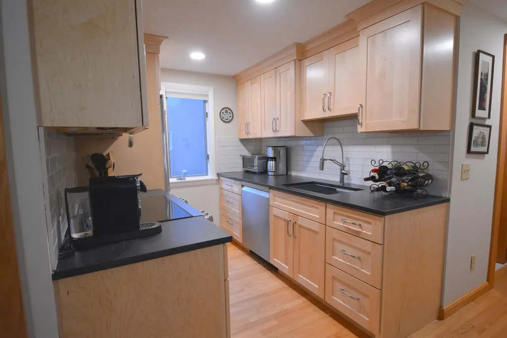 48 Old Beach Circle Grantham NH 03753