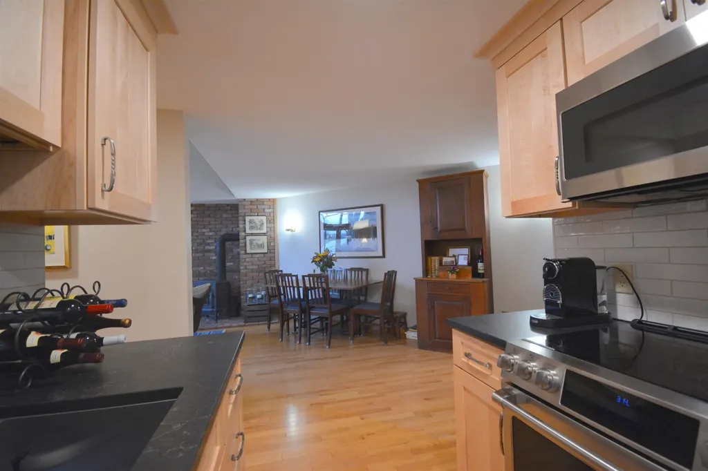 48 Old Beach Circle Grantham NH 03753