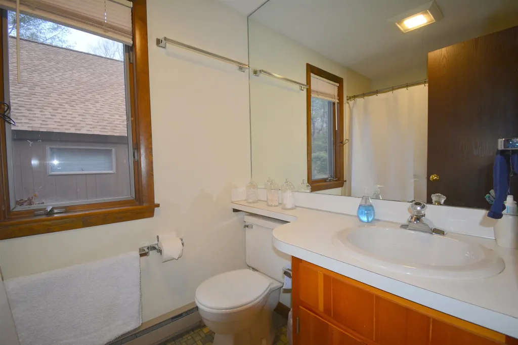 48 Old Beach Circle Grantham NH 03753