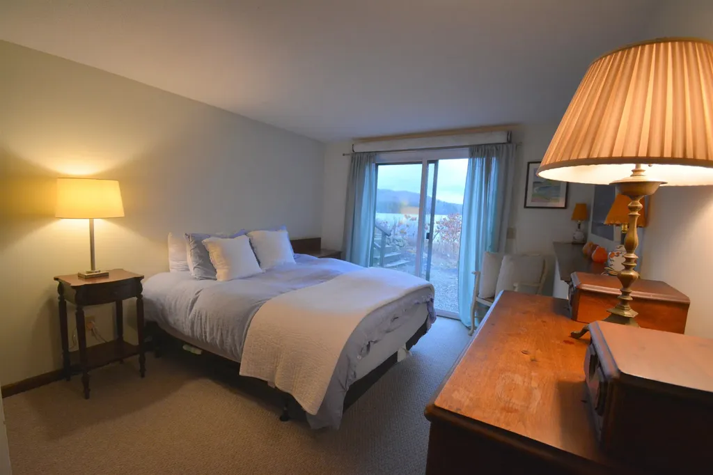 48 Old Beach Circle Grantham NH 03753