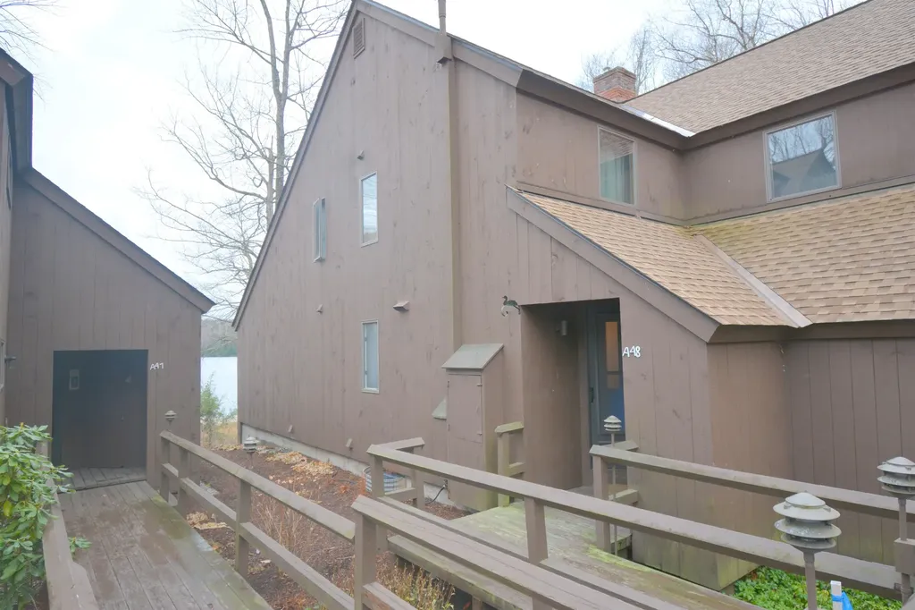 48 Old Beach Circle Grantham NH 03753