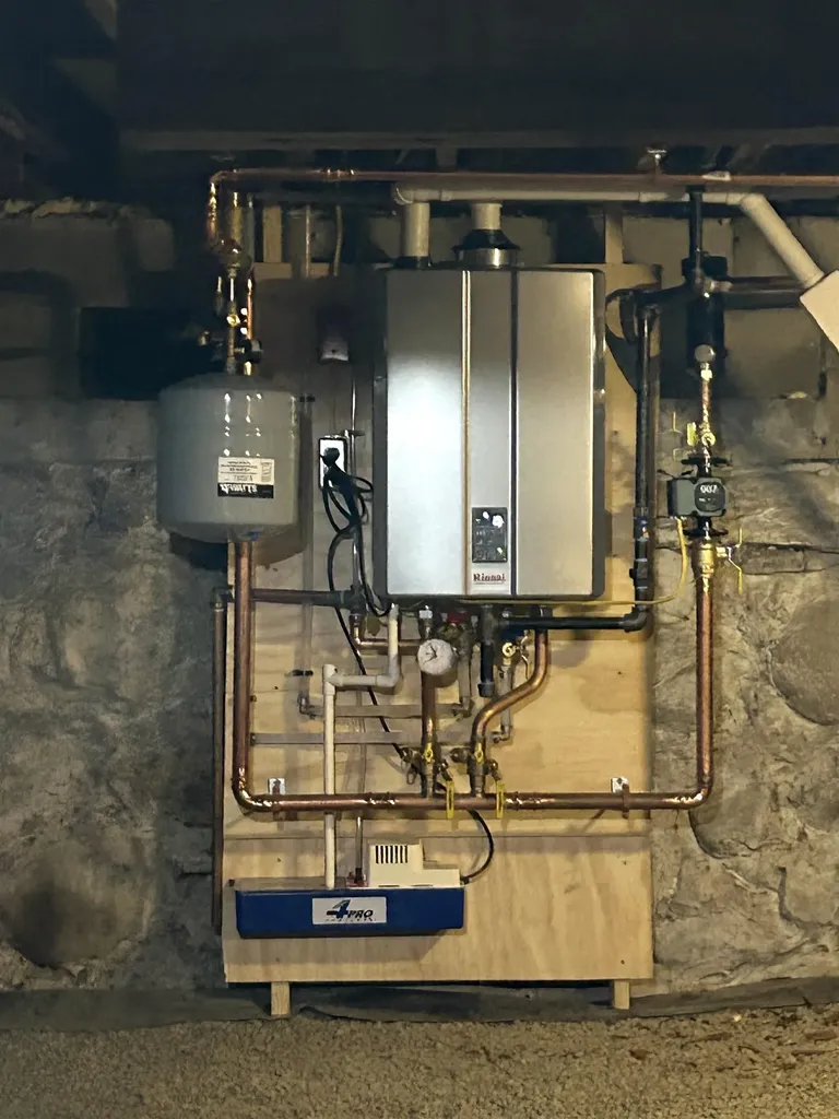 48 Maple Square Franklin NH 03235