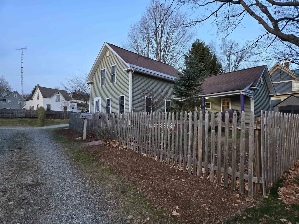 48 Maple Square Franklin NH 03235