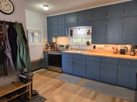 48 Maple Square Franklin NH 03235