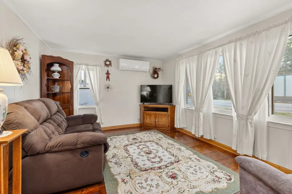 81 Milton Road Rochester NH 03868