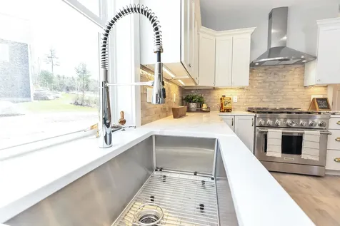 22 Treeline Drive Auburn NH 03032