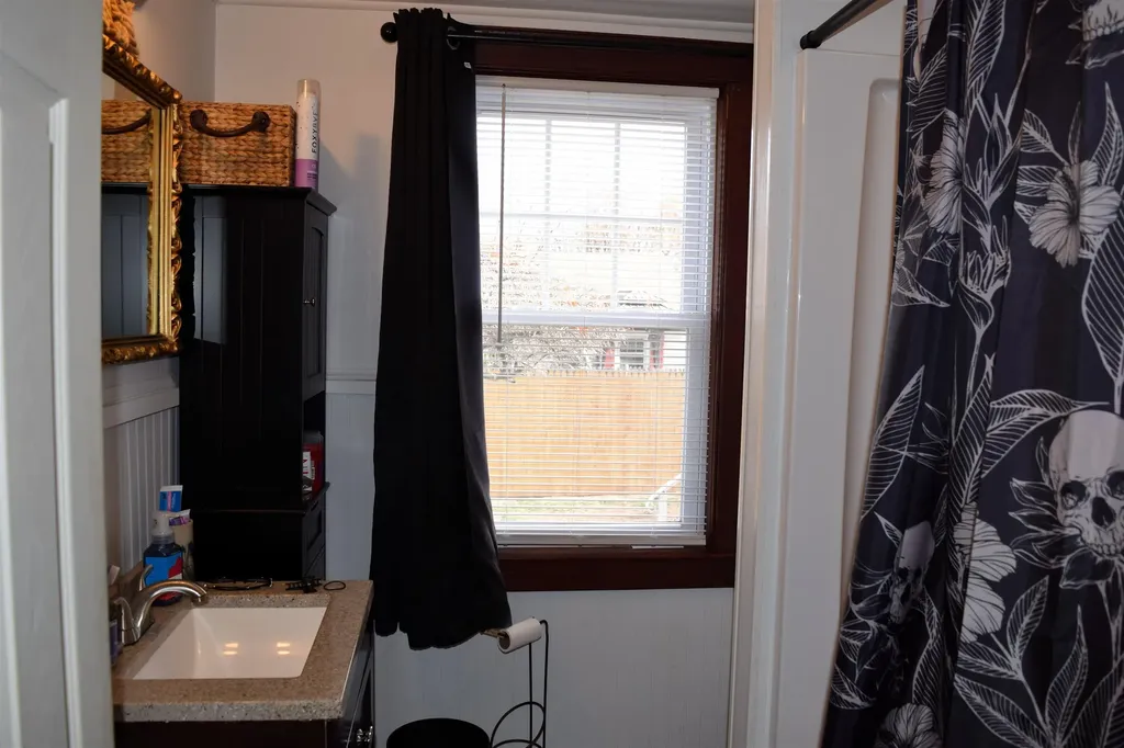 214 Pine Street Nashua NH 03060