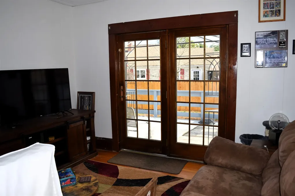 214 Pine Street Nashua NH 03060
