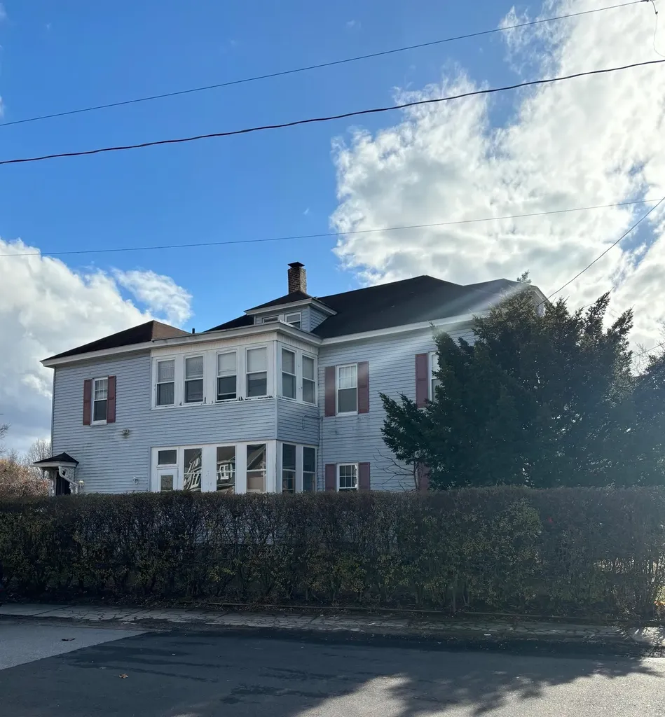 214 Pine Street Nashua NH 03060