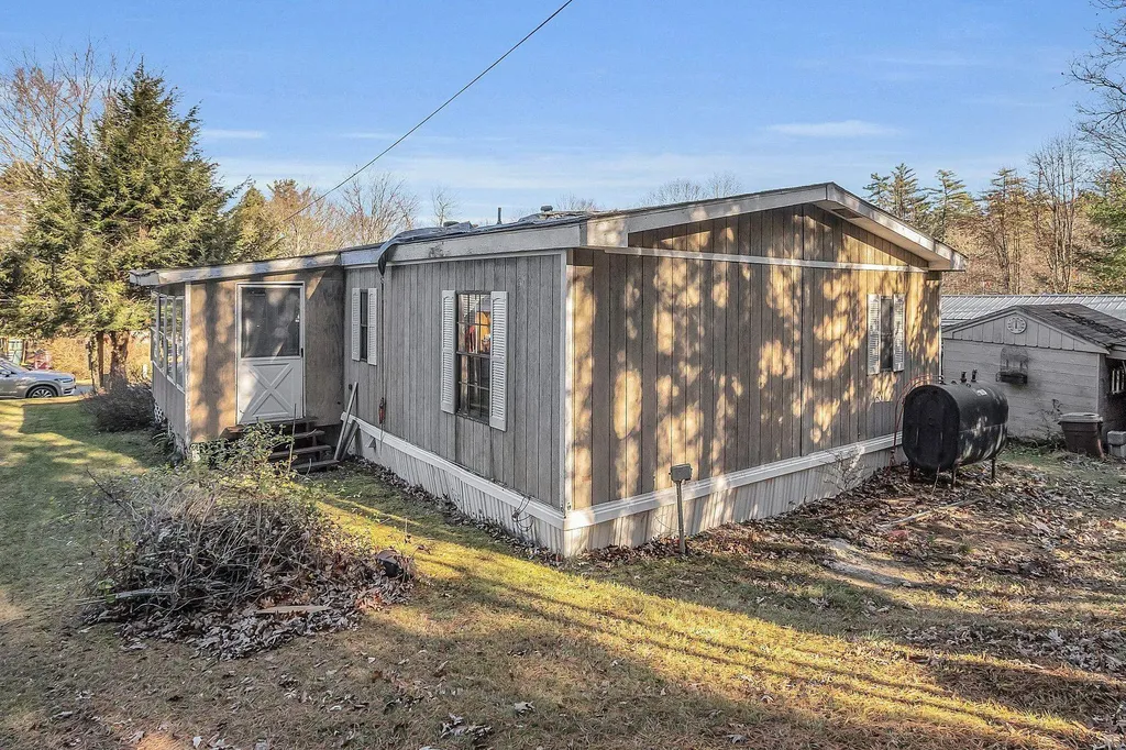 92 Lat Lane Swanzey NH 03446