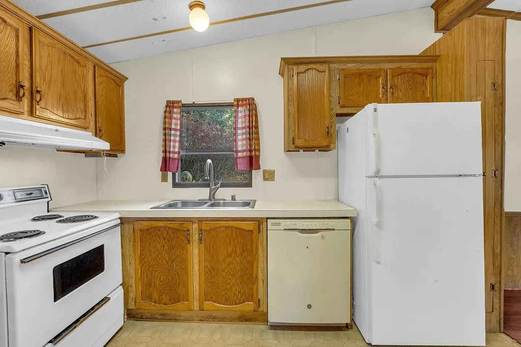 92 Lat Lane Swanzey NH 03446