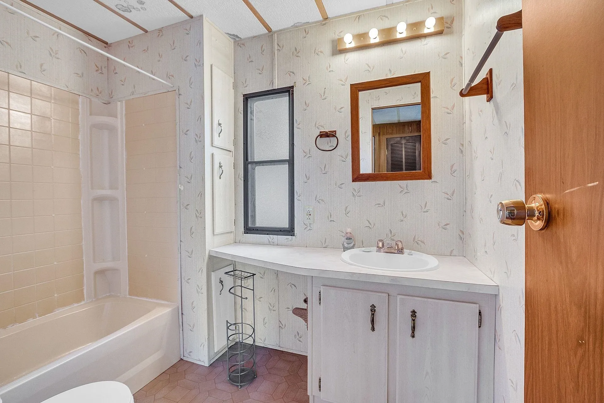 92 Lat Lane Swanzey NH 03446