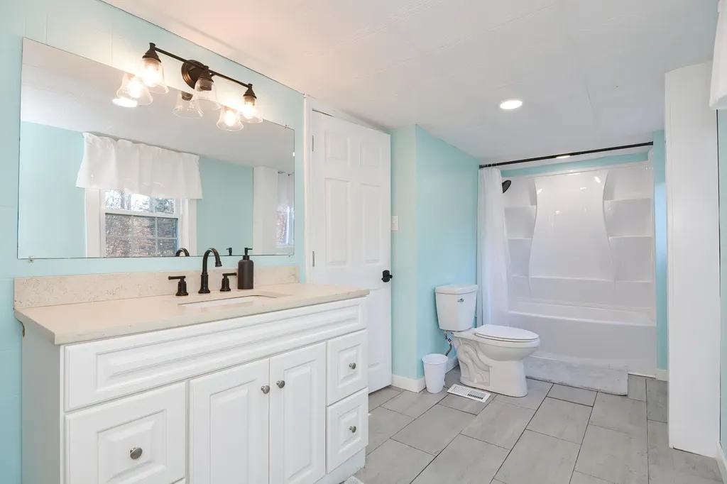 18 Kingsbury Drive Milton NH 03851