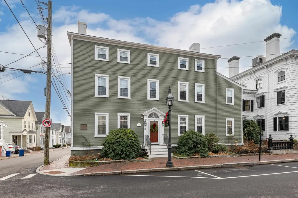 98 Court Street Portsmouth NH 03801