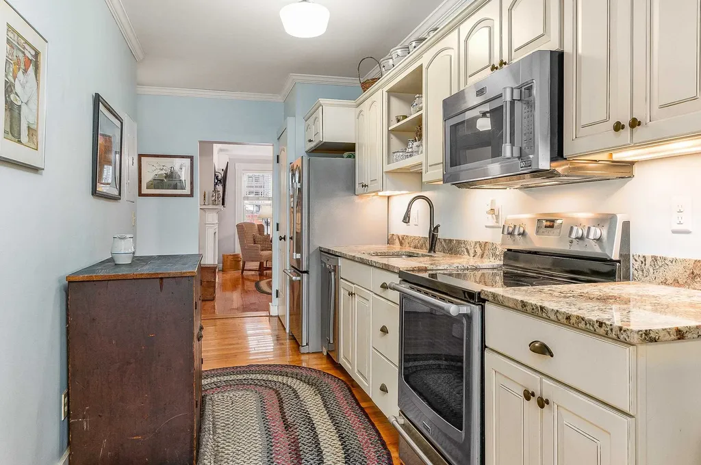 98 Court Street Portsmouth NH 03801
