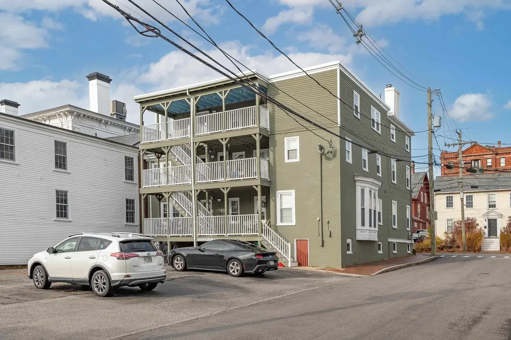 98 Court Street Portsmouth NH 03801